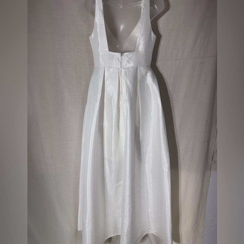 Lulus Manju Elegant sleeveless ivory Wedding Gown Size Medium - Picture 11 of 16